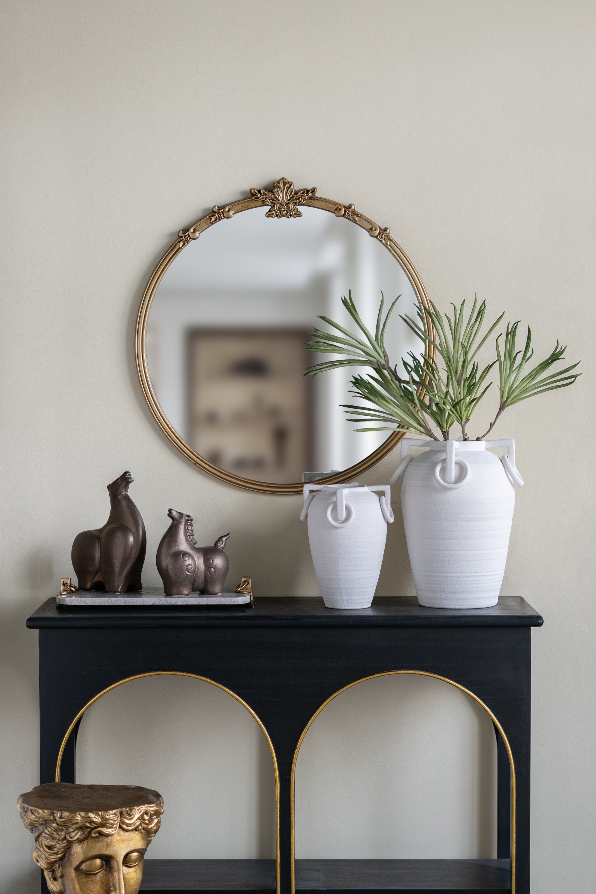 30x31' Round Wall Mirror With Gold Finish And Decorative Leaf Crest